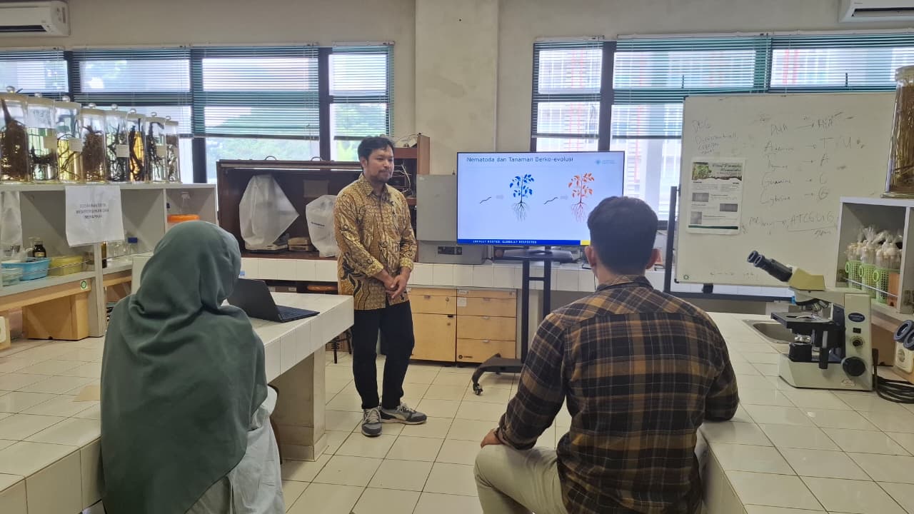 A Statistics Student from Universitas Islam Indonesia Conducts Internship on Bioinformatics Data Analysis