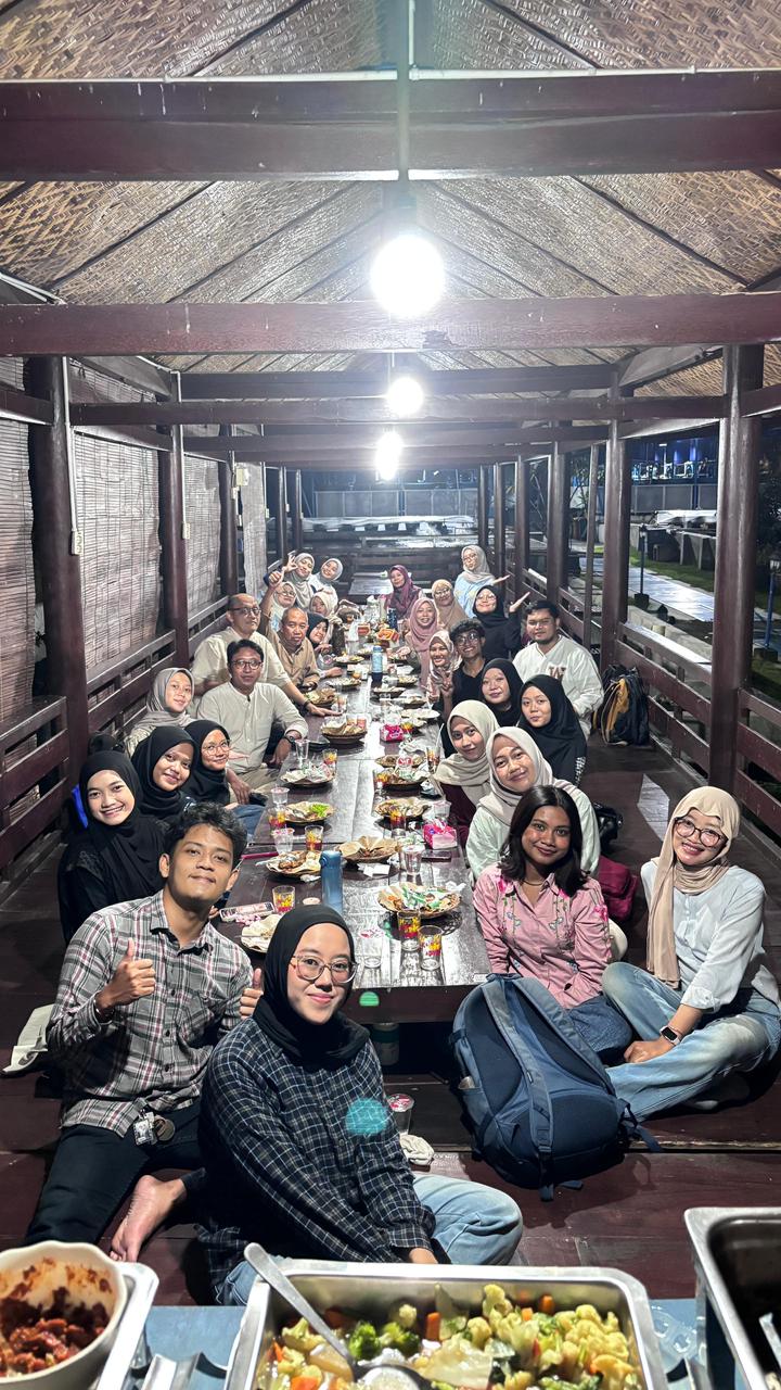 Menguatkan Kolaborasi Riset dalam Nuansa Kebersamaan: Dosen dan Mahasiswa Laboratorium Hama Gelar Buka Bersama